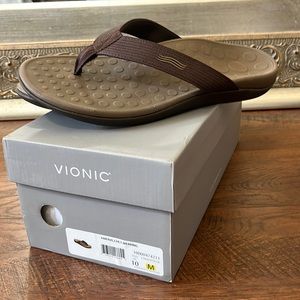 Men’s Vionic leather flip flops